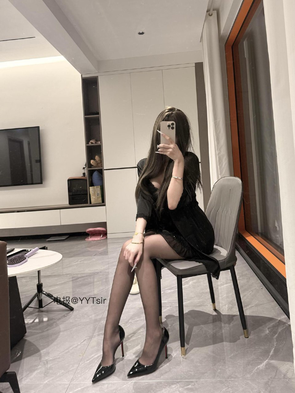 娇七 2025-07-30 15:19:25 黑睡衣✅➕黑丝✅➕黑高跟👠 第2张