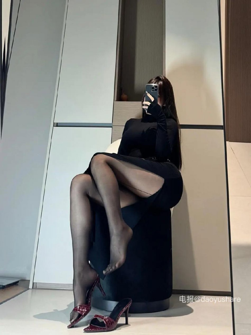 微醺小猫☊🐱 2025-07-30 22:00:18 要的就是蓝色裙子的感觉#御姐#看腿 微醺小猫 第2张