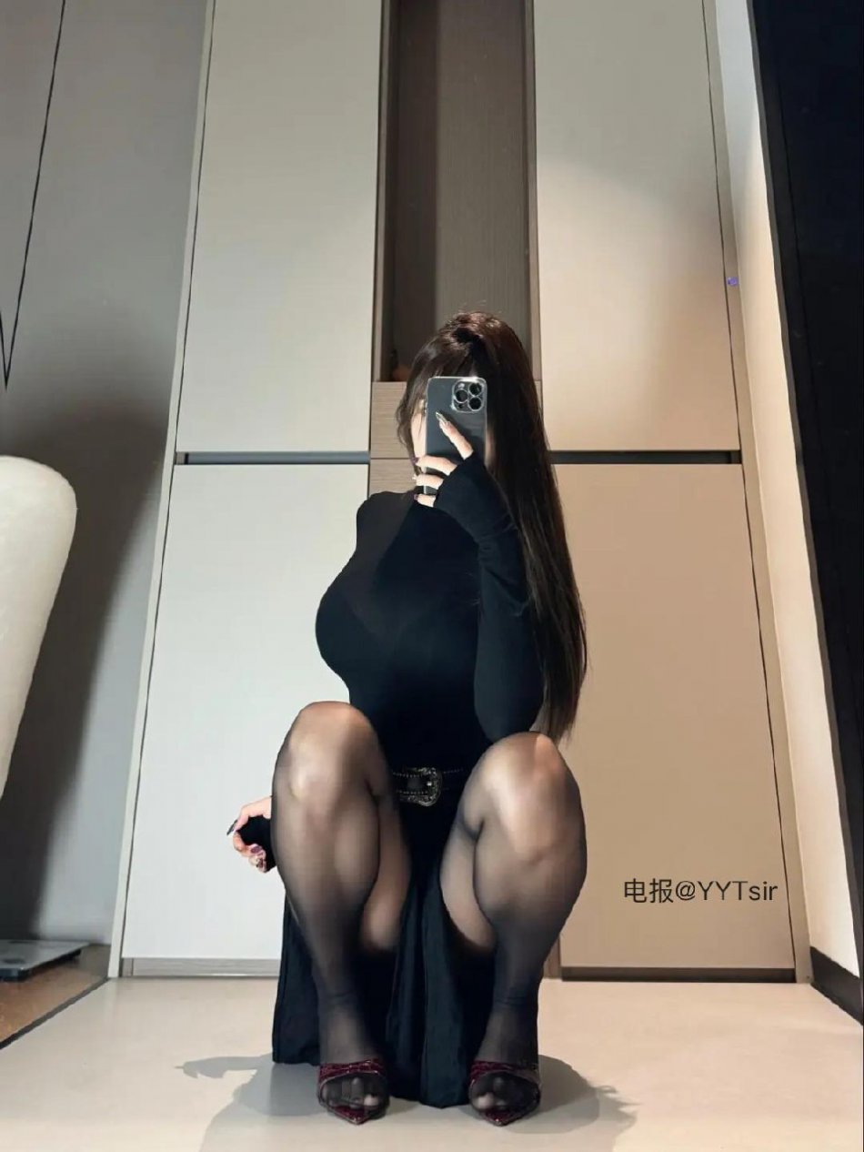 微醺小猫☊🐱 2025-07-30 22:00:18 要的就是蓝色裙子的感觉#御姐#看腿 微醺小猫 第3张