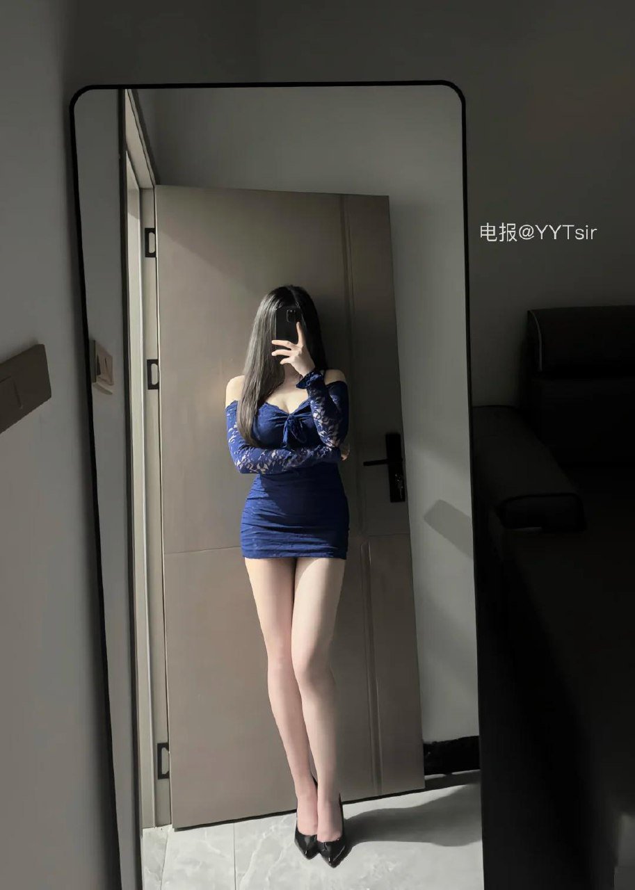 微醺小猫☊🐱 2025-07-30 22:00:18 要的就是蓝色裙子的感觉#御姐#看腿 微醺小猫 第9张