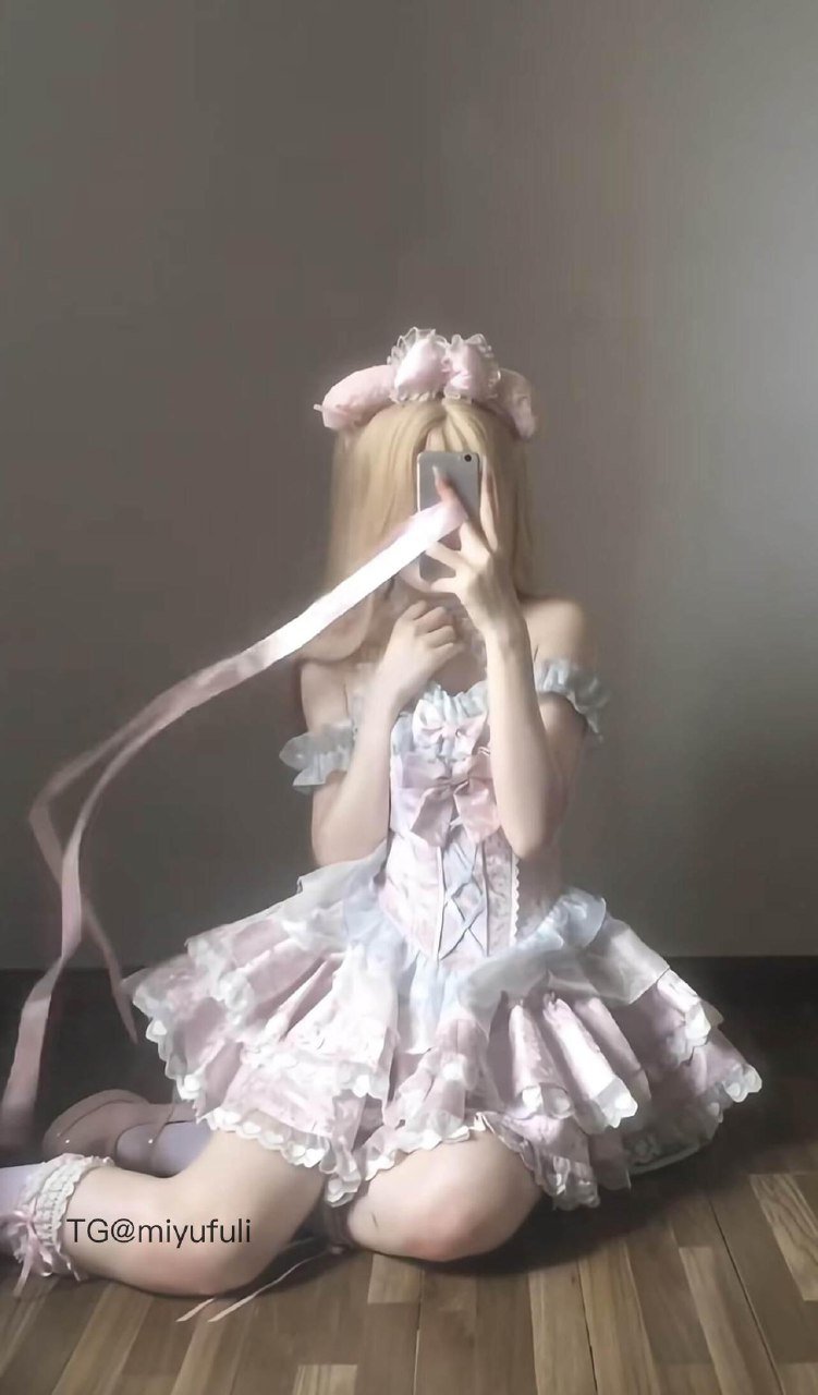 小妞妞💕 2025-07-17 07:23:06 软乎乎的小萌妹～尝一口吗 小妞妞 第10张