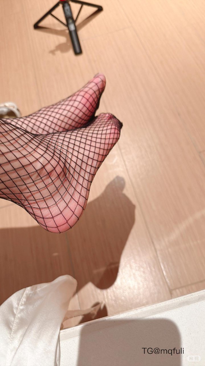 梦茜 2025-07-31 11:00:05 渔网袜 还有白丝黑丝