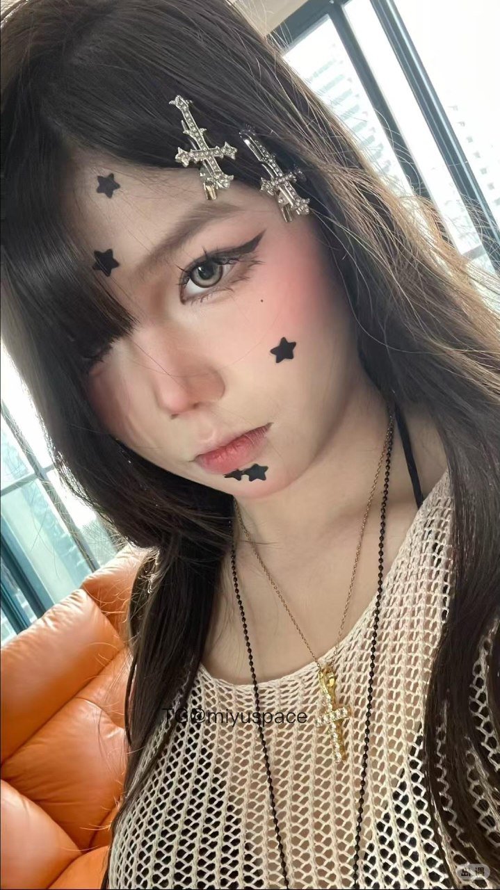 蛙蛙w 2025-07-27 10:37:38 要不要来我怀里躲躲啊