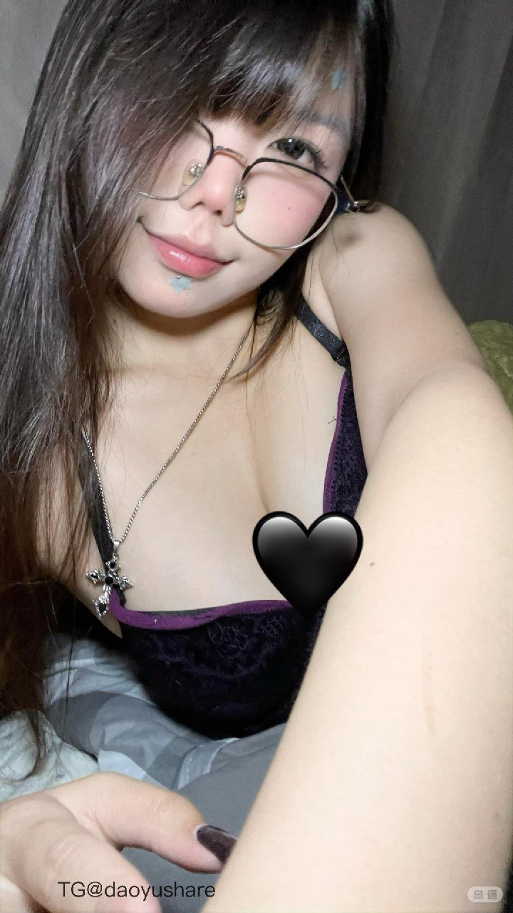 蛙蛙w 2025-07-27 10:37:38 要不要来我怀里躲躲啊