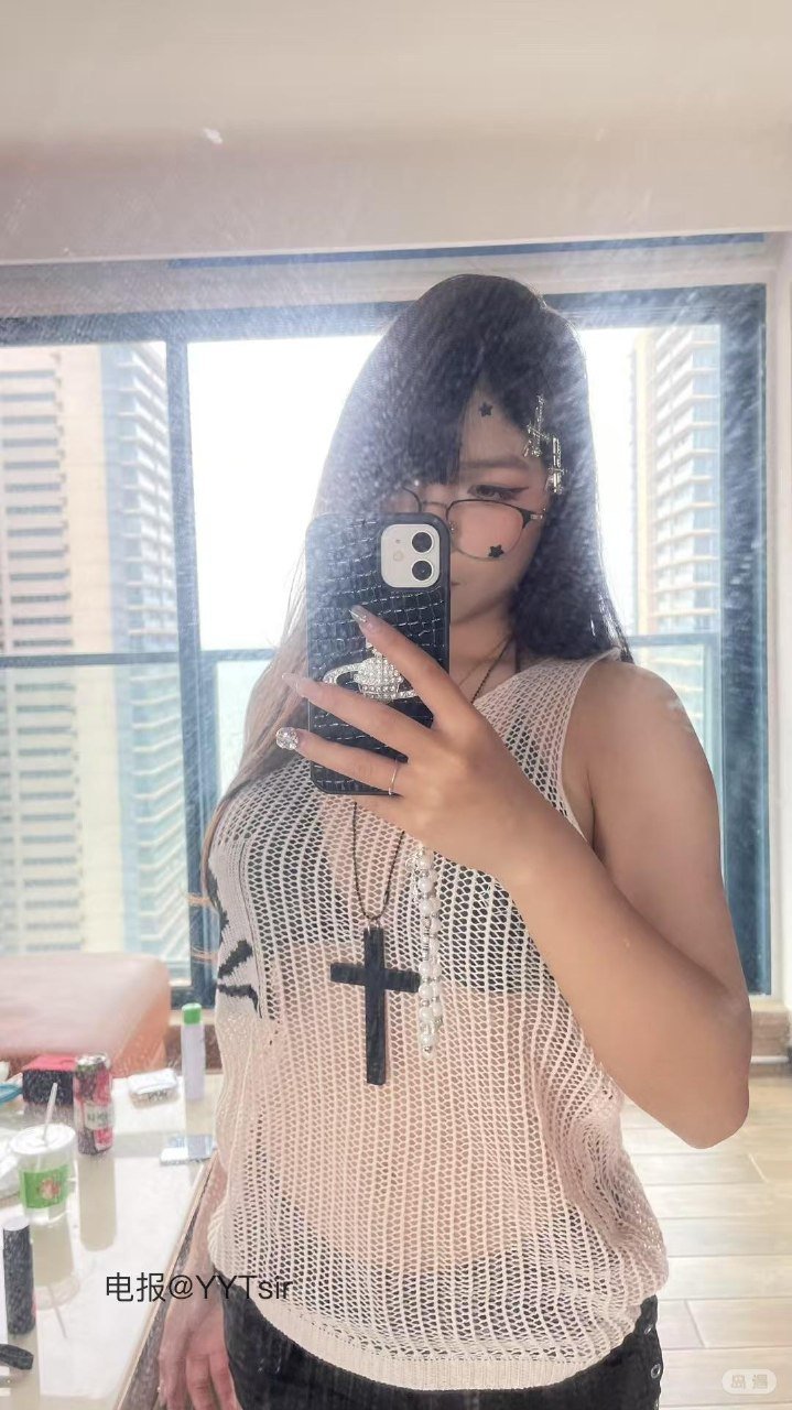 蛙蛙w 2025-07-27 10:37:38 要不要来我怀里躲躲啊