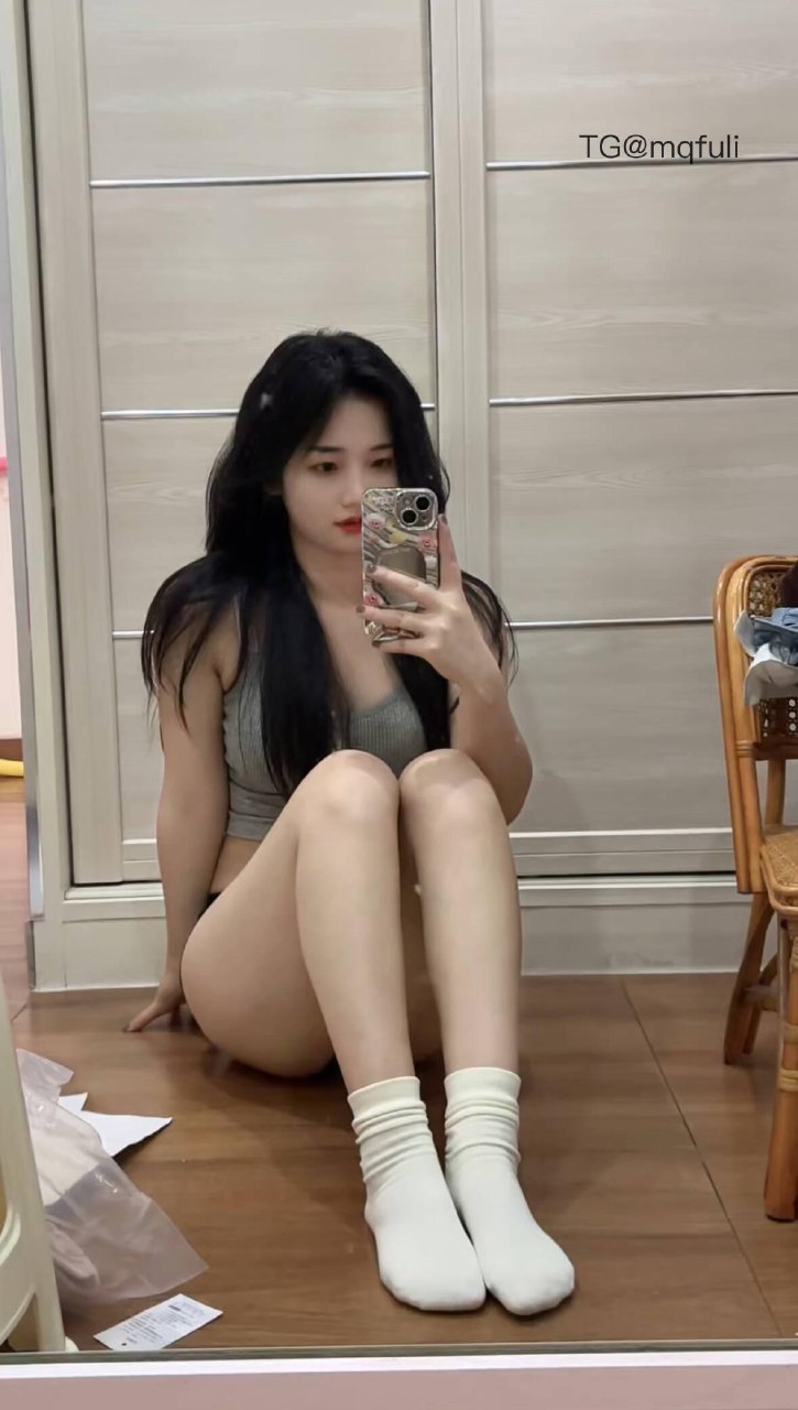 九斤明哥 2025-08-01 19:29:29 这么大的床一个人睡 烦死了😩 第6张