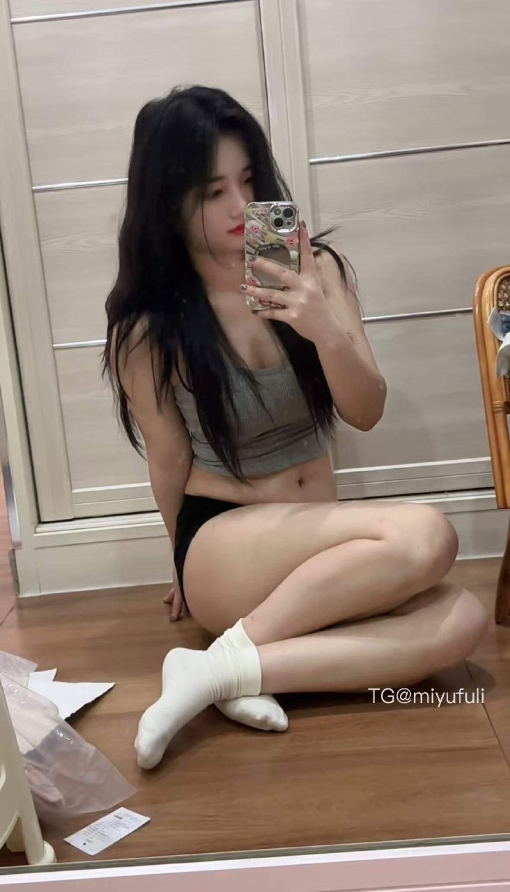 九斤明哥 2025-08-01 19:29:29 这么大的床一个人睡 烦死了😩 第2张