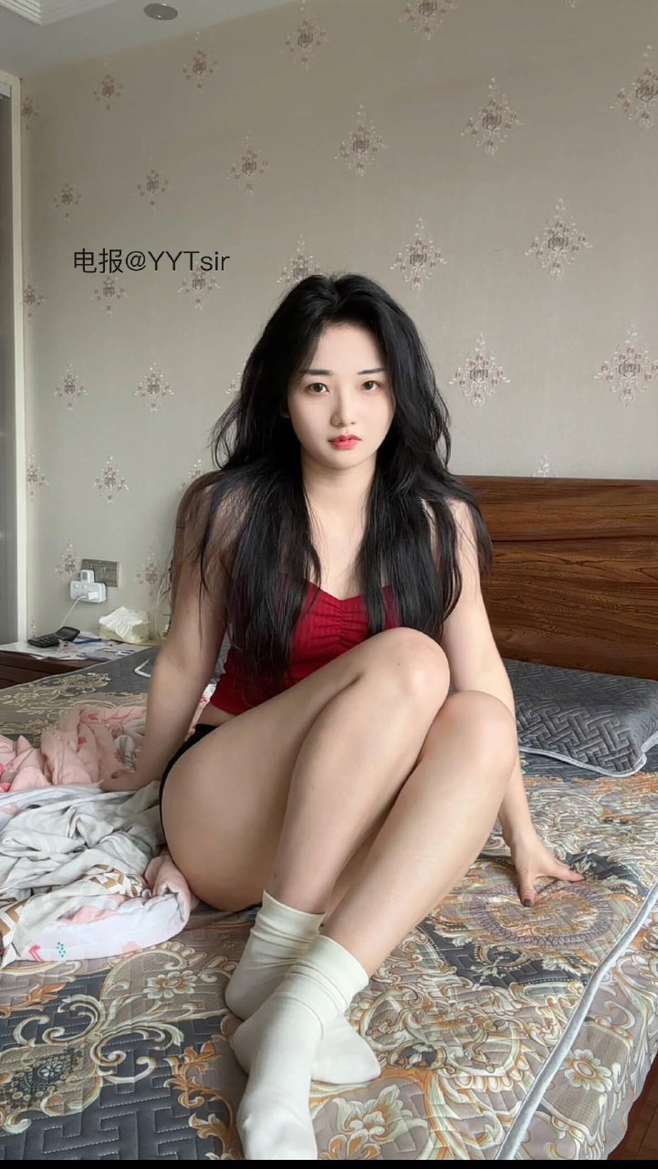 九斤明哥 2025-08-01 19:29:29 这么大的床一个人睡 烦死了😩 第10张