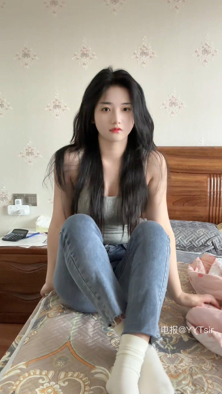 九斤明哥 2025-08-01 19:29:29 这么大的床一个人睡 烦死了😩 第16张