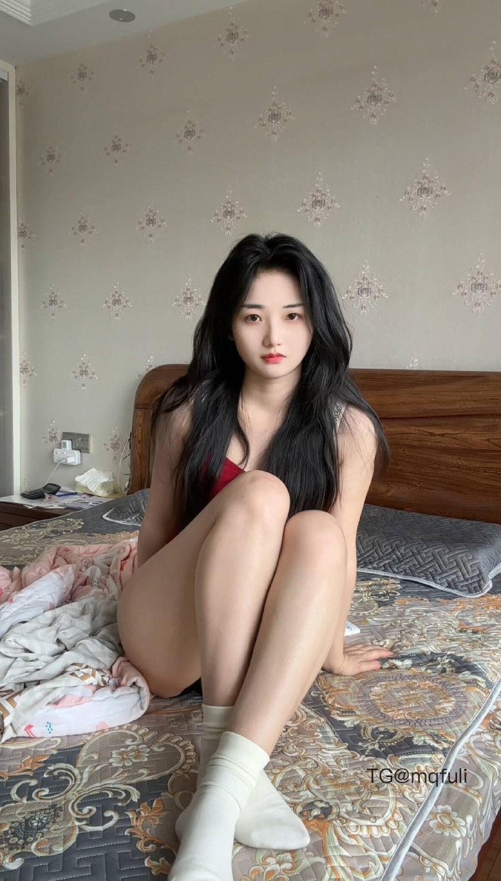 九斤明哥 2025-08-01 19:29:29 这么大的床一个人睡 烦死了😩 第12张