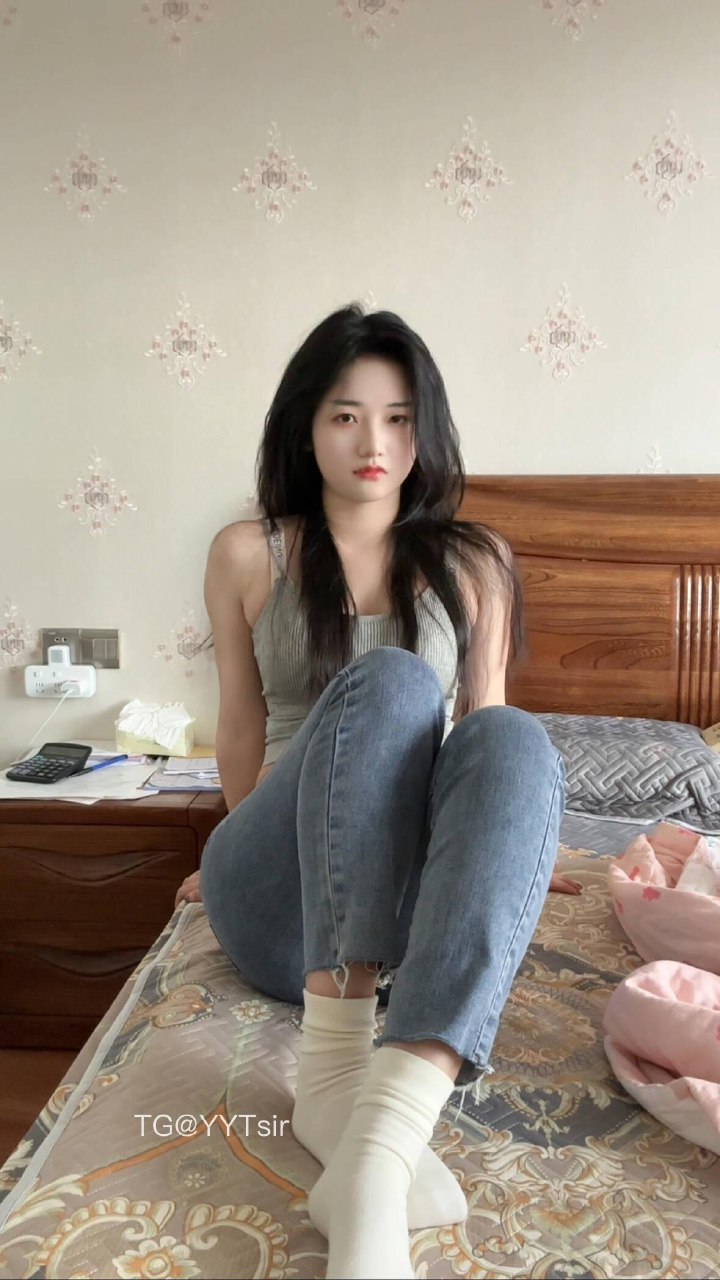 九斤明哥 2025-08-01 19:29:29 这么大的床一个人睡 烦死了😩 第15张