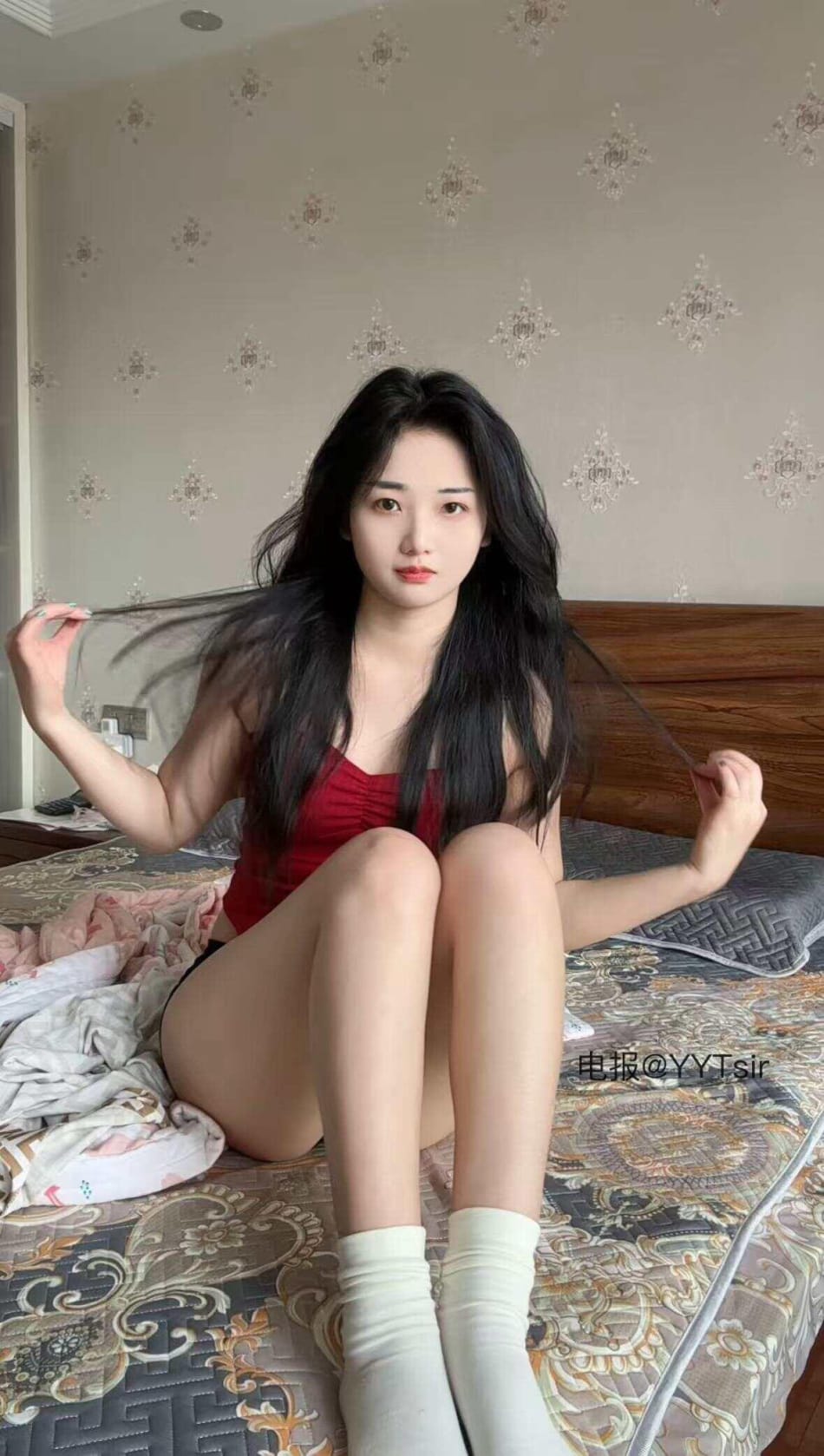 九斤明哥 2025-08-01 19:29:29 这么大的床一个人睡 烦死了😩 第11张