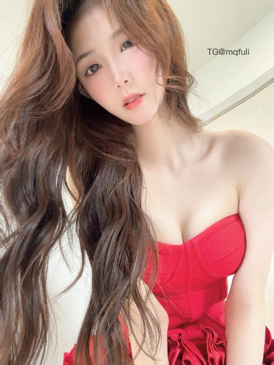 小霞佩奇 2025-08-06 17:12:09 😶‍🌫️果然红色的更性感 宝宝们觉得呢？ 第1张