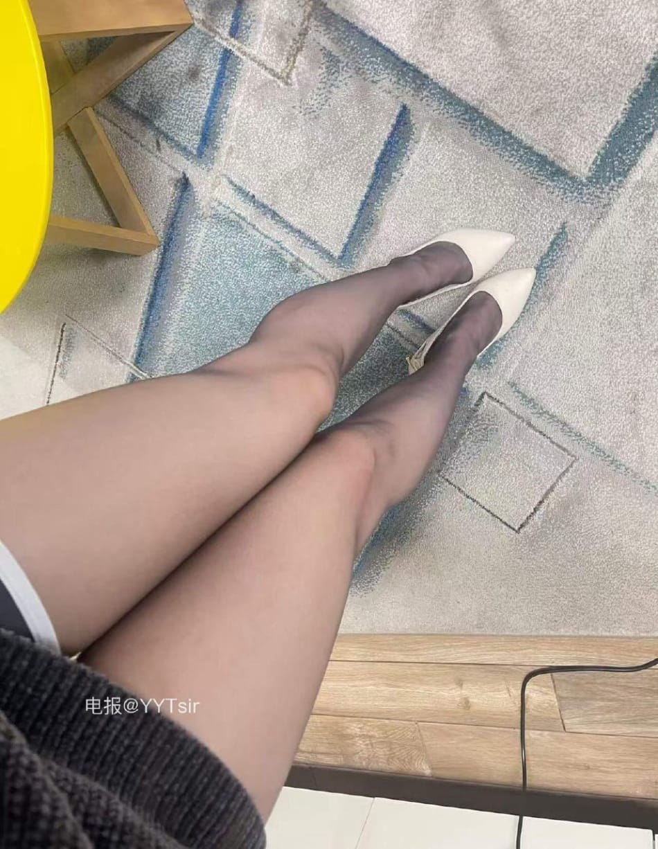 yummyki 2025-08-03 22:47:32 叉开了，怎么坐？ 第2张