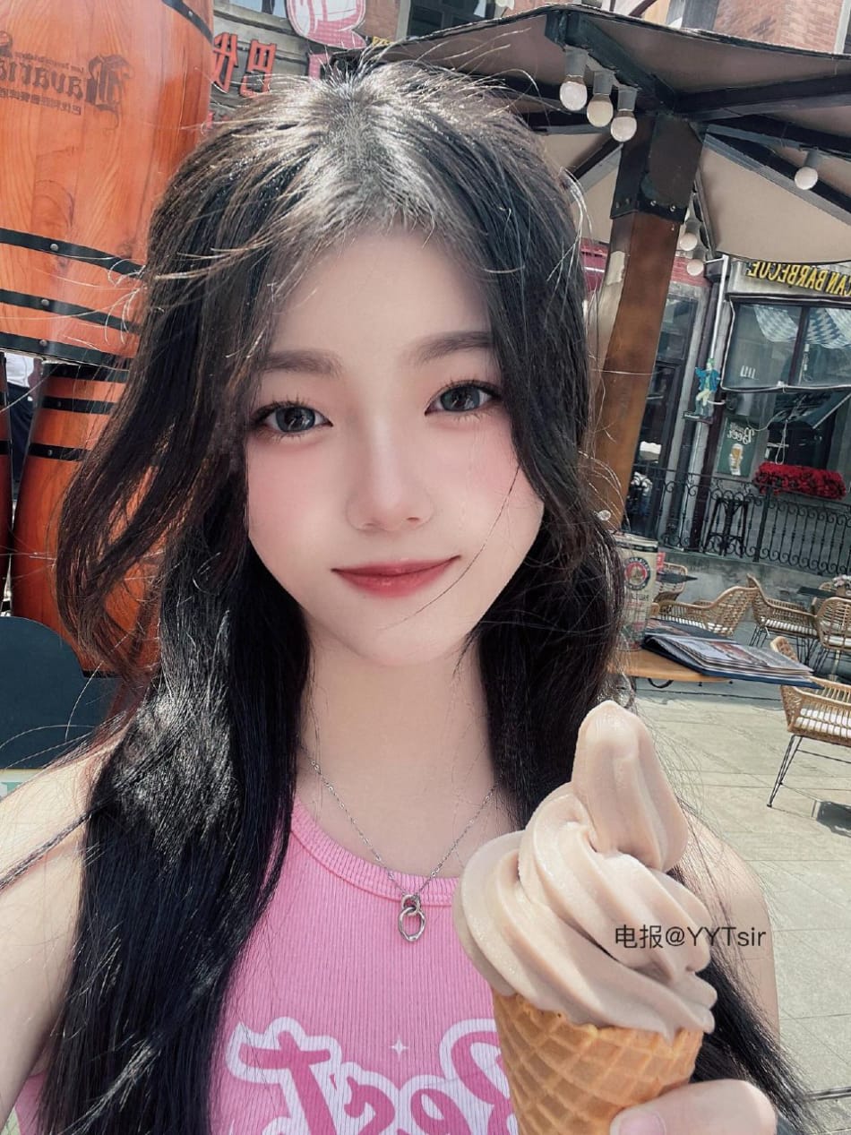 伊南Alicia 2025-08-14 15:03:11 吃雪糕嘛 你一口我一口~ 第2张