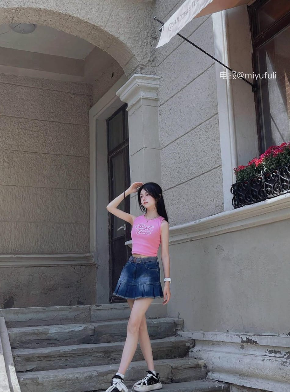 伊南Alicia 2025-08-14 15:03:11 吃雪糕嘛 你一口我一口~ 第1张