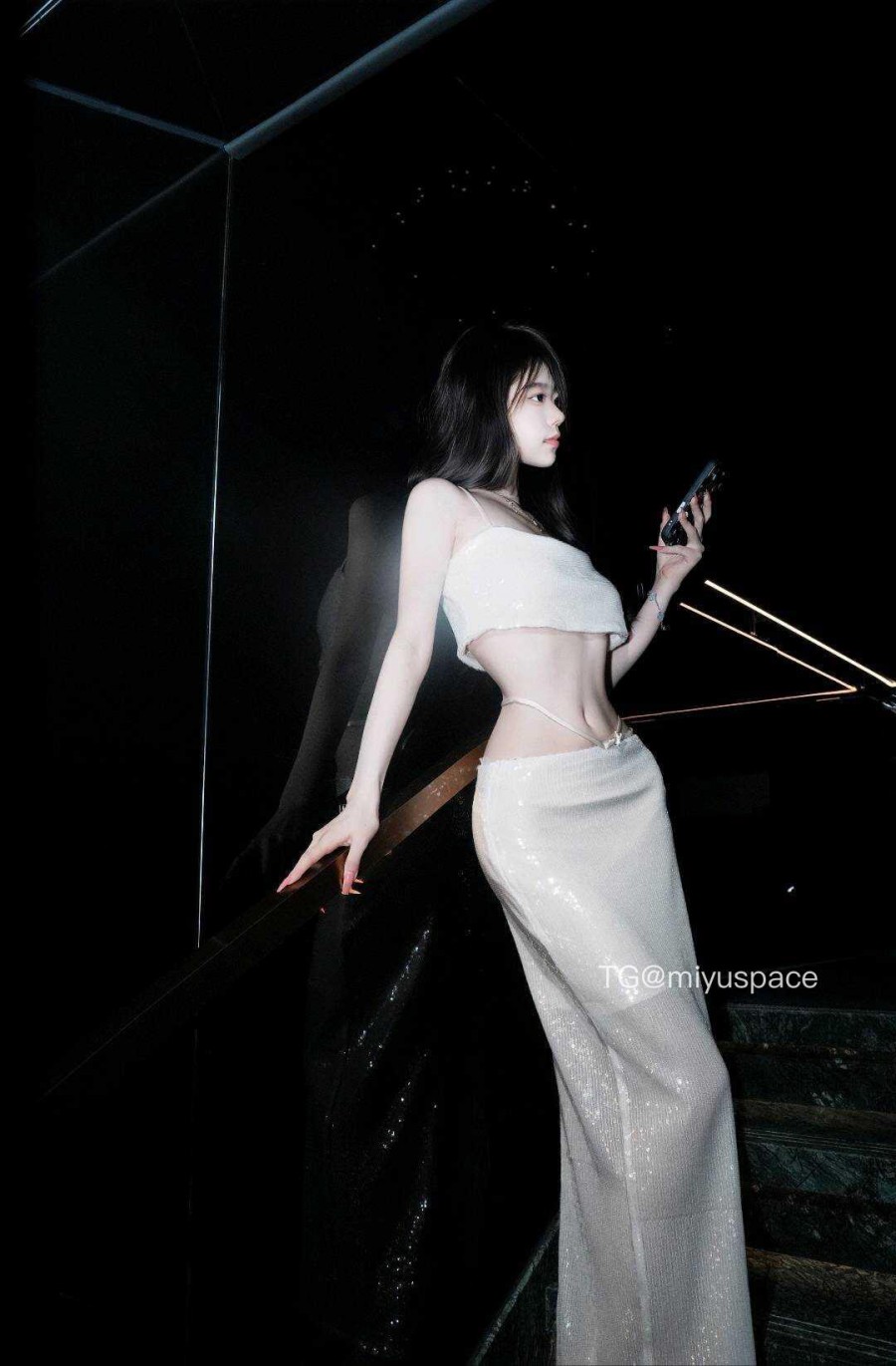 chiara 2025-08-15 17:22:29 嘉宾贴来咯！这组穿搭既显成熟又透漏着一丝少女时代 第2张