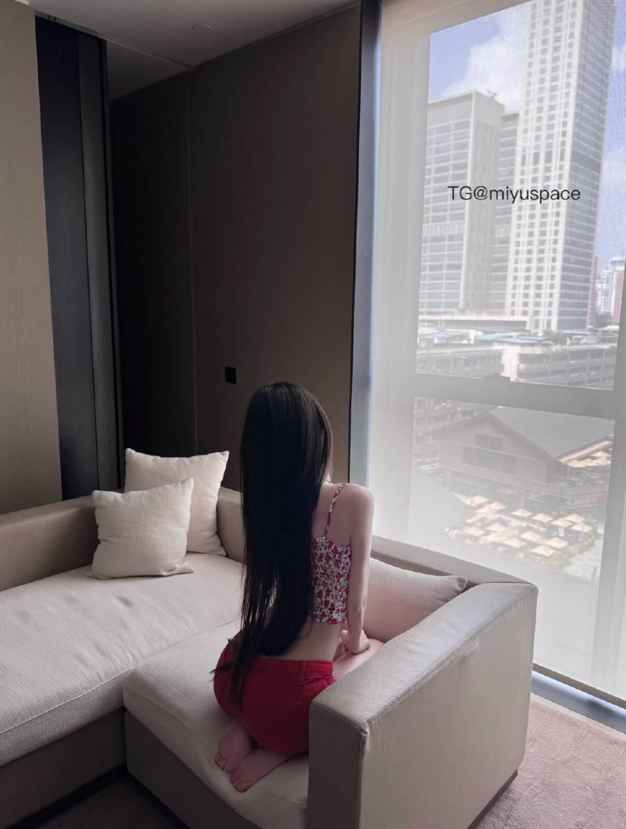 小奈酱 2025-08-17 01:00:45 都让我小心男人 结果你小小的心里全是男人 第1张