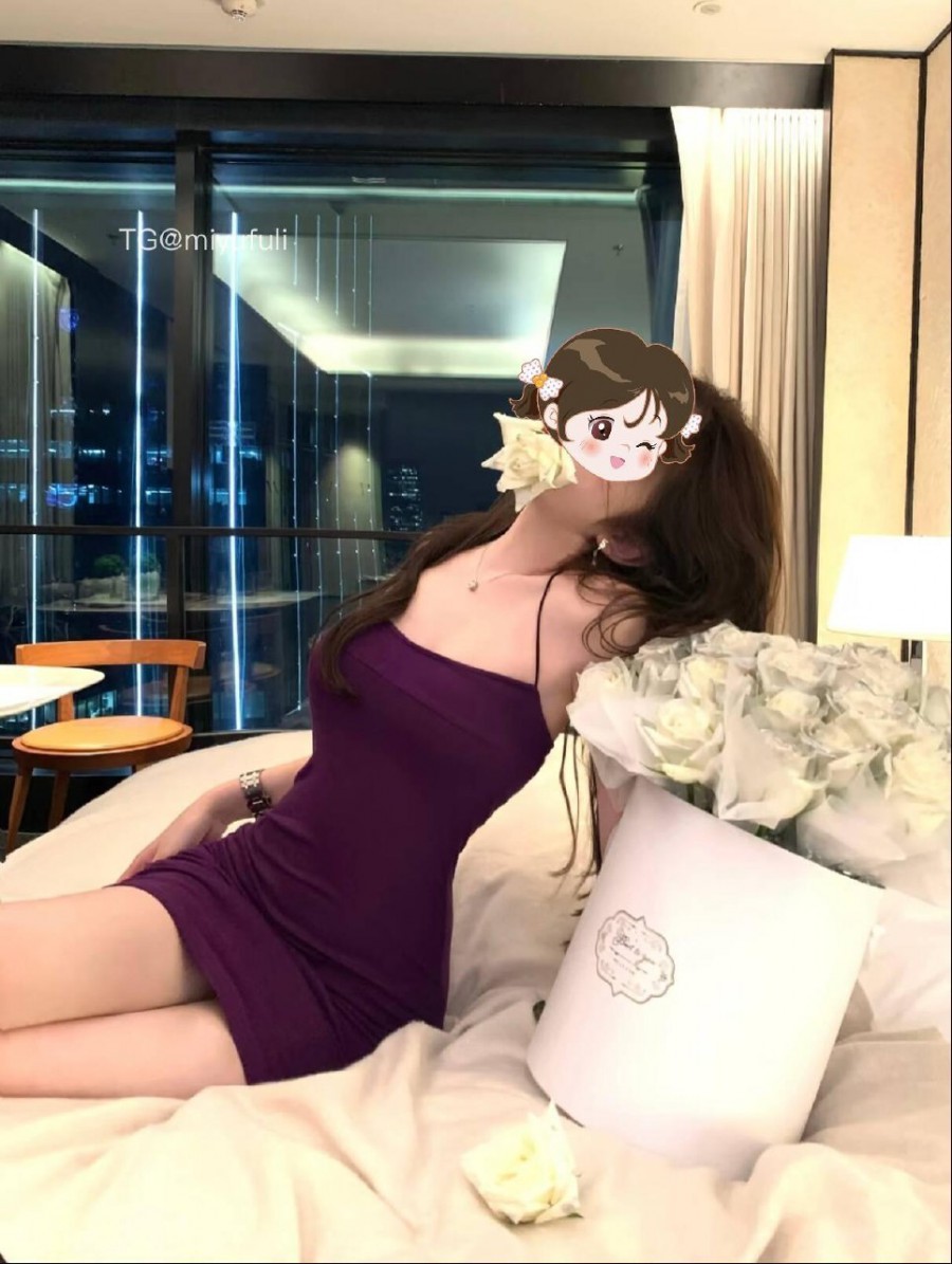 糖果不熬夜 2025-08-17 11:34:00 花好看还是人更好看