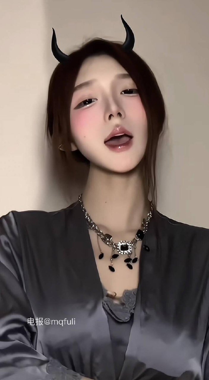 欲野小姐 2025-08-19 19:00:02 这身穿搭宝宝喜欢吗 第10张