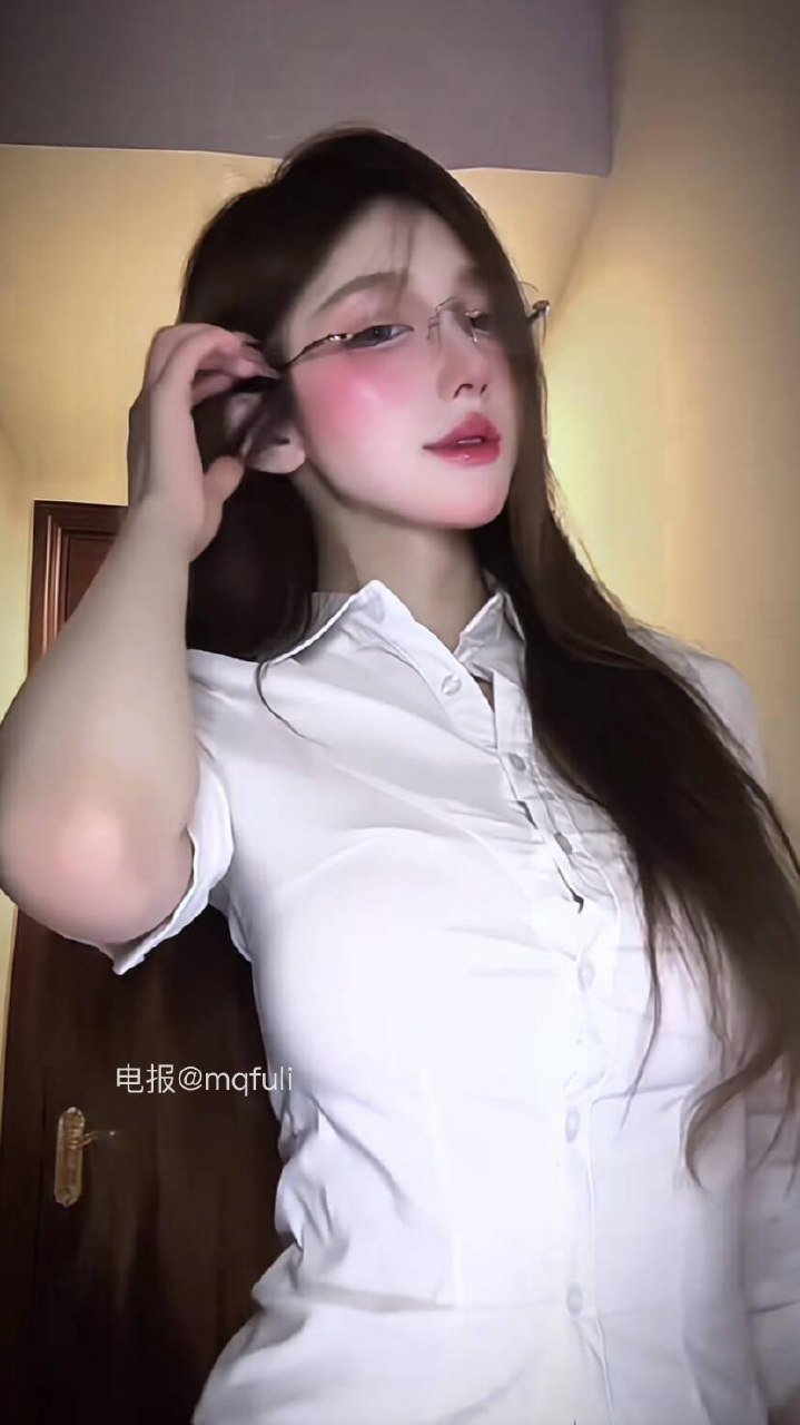 欲野小姐 2025-08-19 20:00:05 照片合集65p 第8张