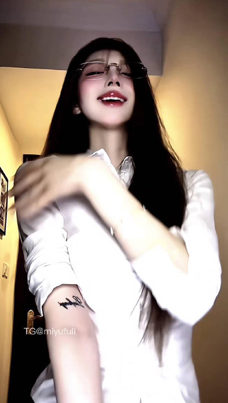 欲野小姐 2025-08-19 20:00:05 照片合集65p 第7张