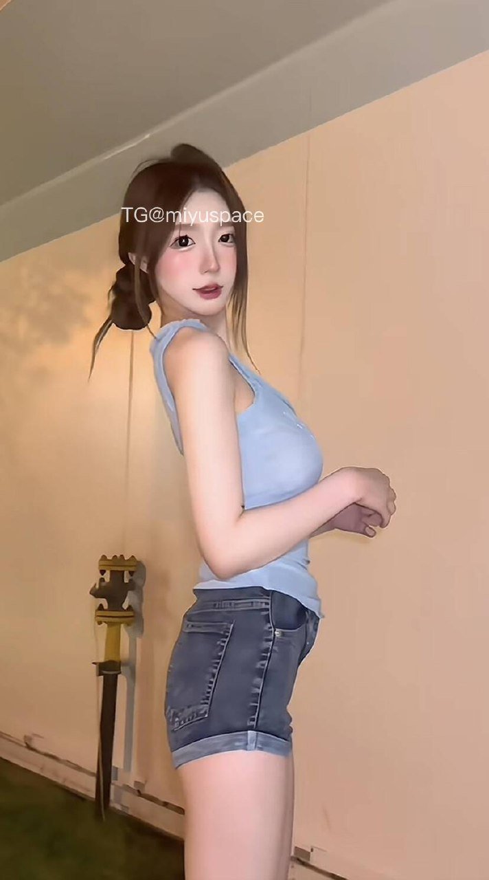 欲野小姐 2025-08-19 20:00:05 照片合集65p 第24张