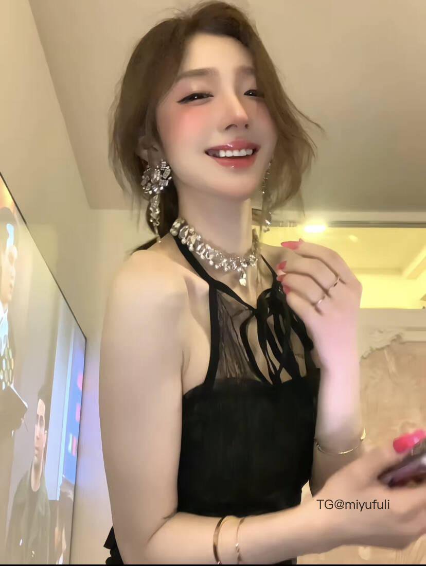 欲野小姐 2025-08-19 20:00:05 照片合集65p 第54张