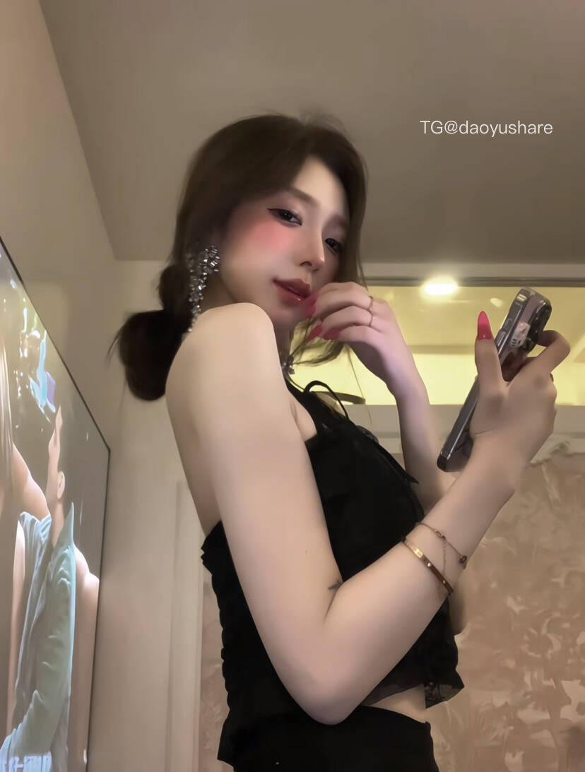 欲野小姐 2025-08-19 20:00:05 照片合集65p 第52张