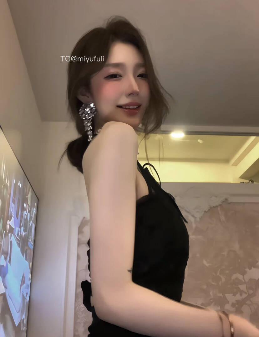 欲野小姐 2025-08-19 20:00:05 照片合集65p 第55张