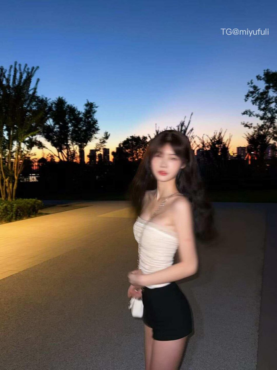 一只香 2025-08-20 10:39:09 看不透的话 还是模糊点好 第1张