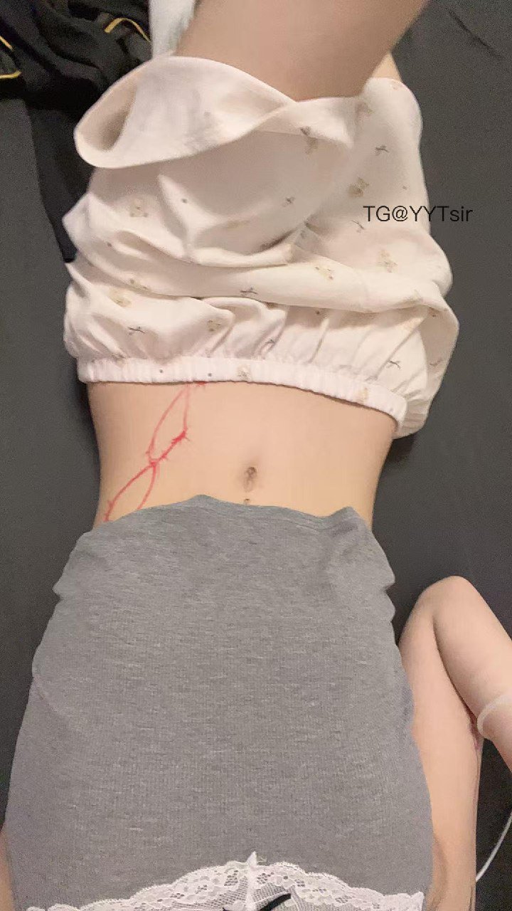 吞吞 2025-08-19 18:20:38 绝美细腰+美腿来咯~ 第1张