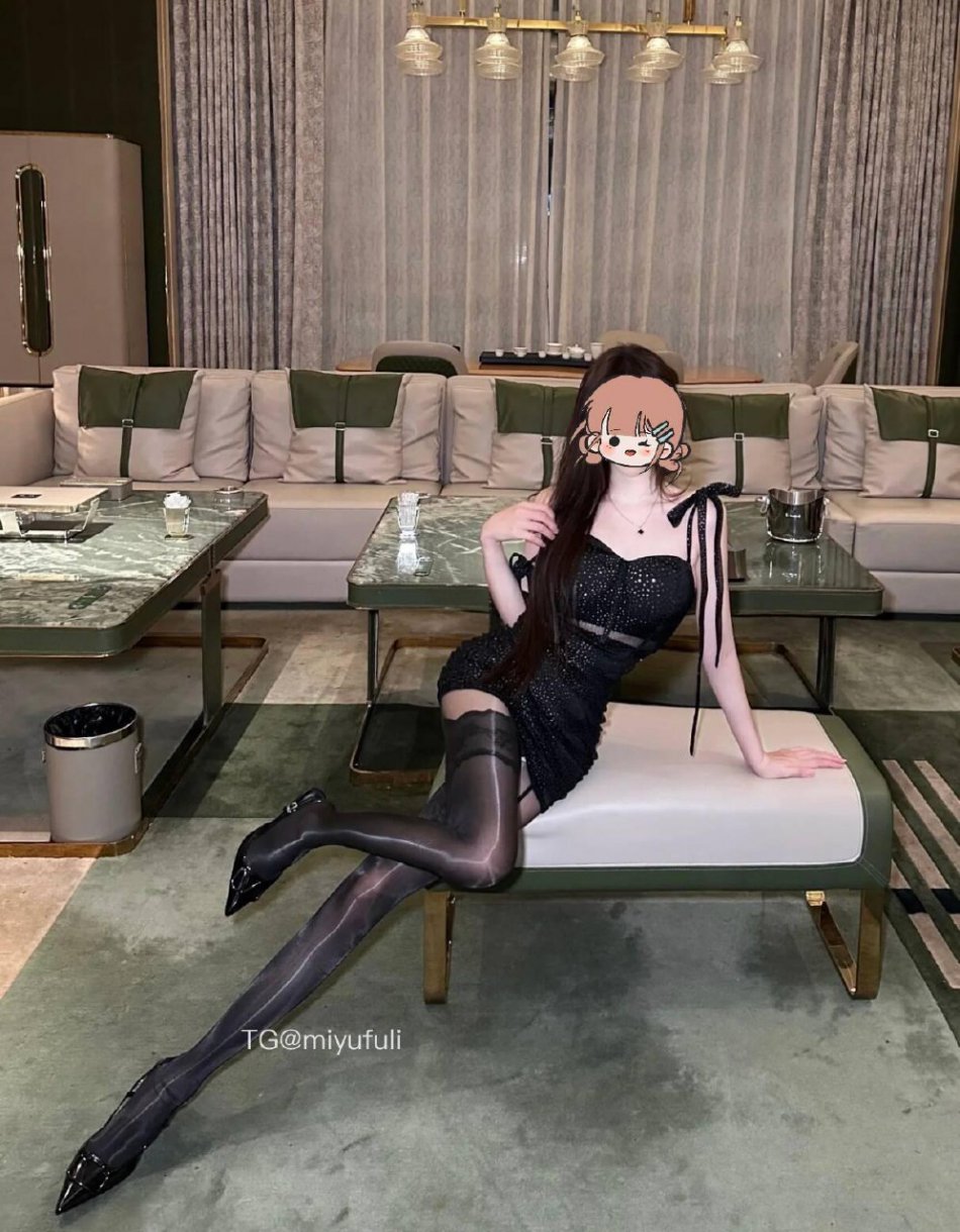 糖果不熬夜 2025-08-22 00:17:39 叫姐姐还能不理你吗