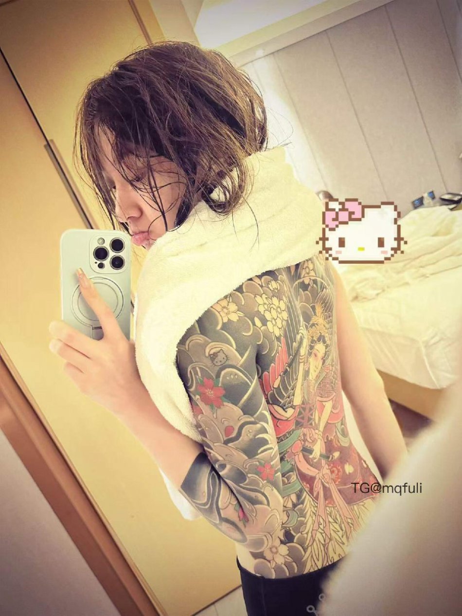 讨厌坏男人 2025-08-21 18:21:34 新纹的满背 宝宝们觉得好看吗💋 第1张