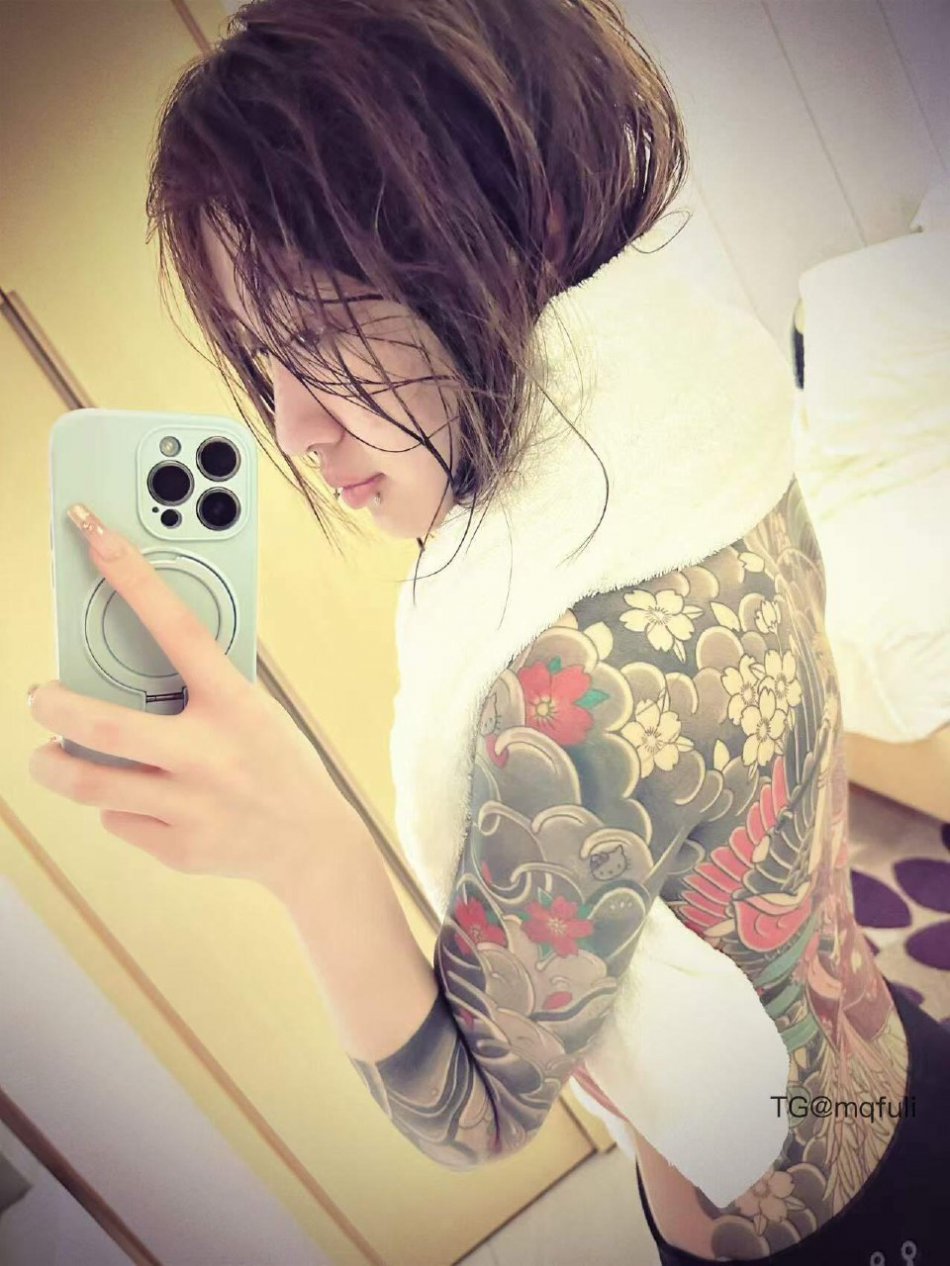 讨厌坏男人 2025-08-21 18:21:34 新纹的满背 宝宝们觉得好看吗💋 第2张