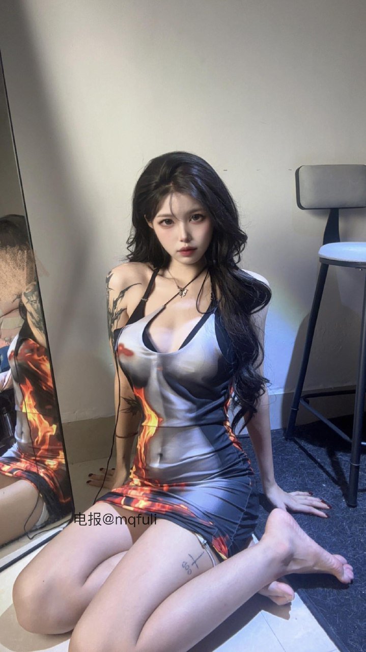 小哭包不哭 2025-08-20 10:41:00 【付费贴】最新到了一身超火辣衣服🫦 第4张