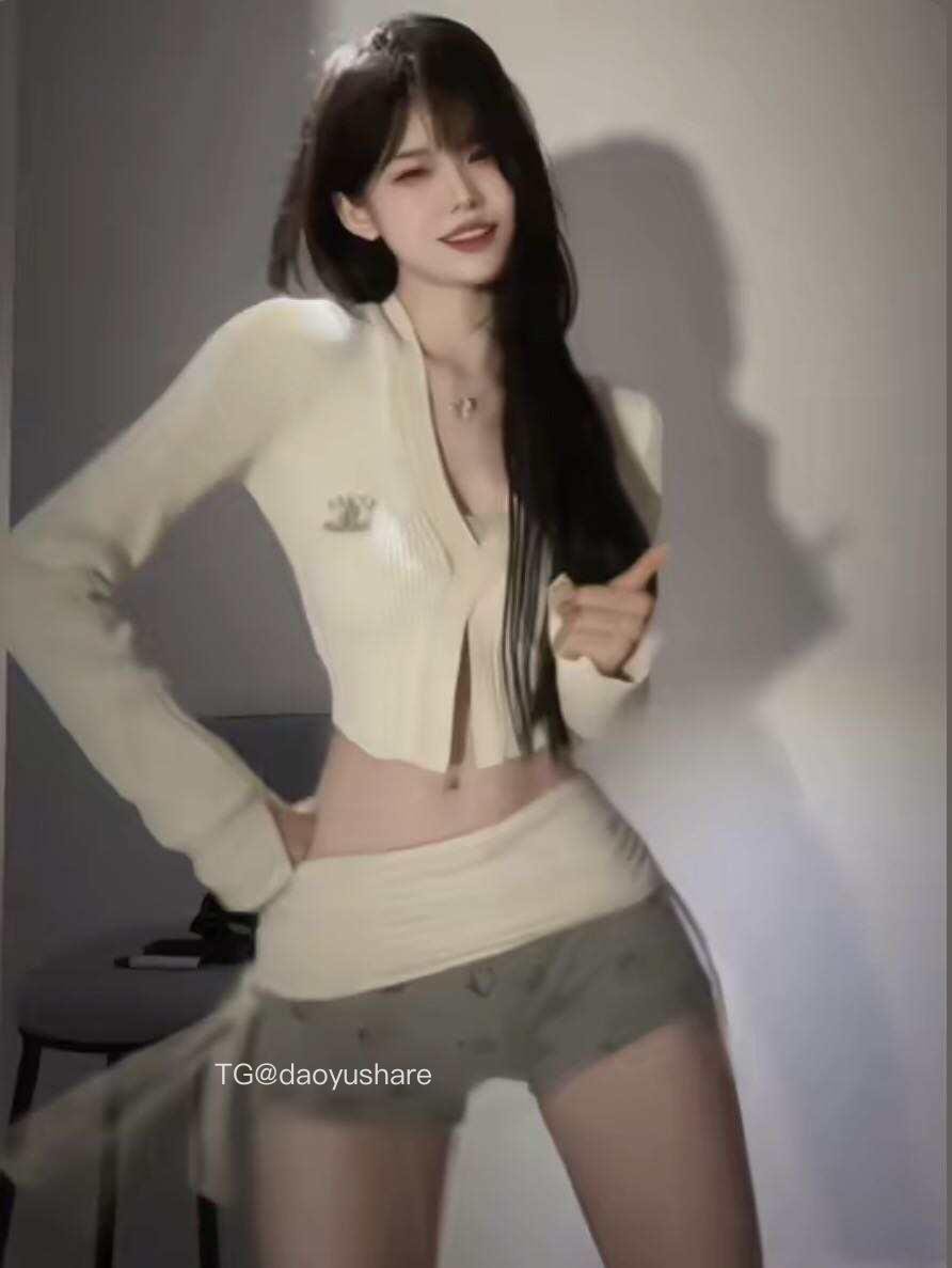 小哭包不哭 2025-08-20 10:45:02 完了，谁的女朋友还能给人这么酷的感觉🫰 第3张