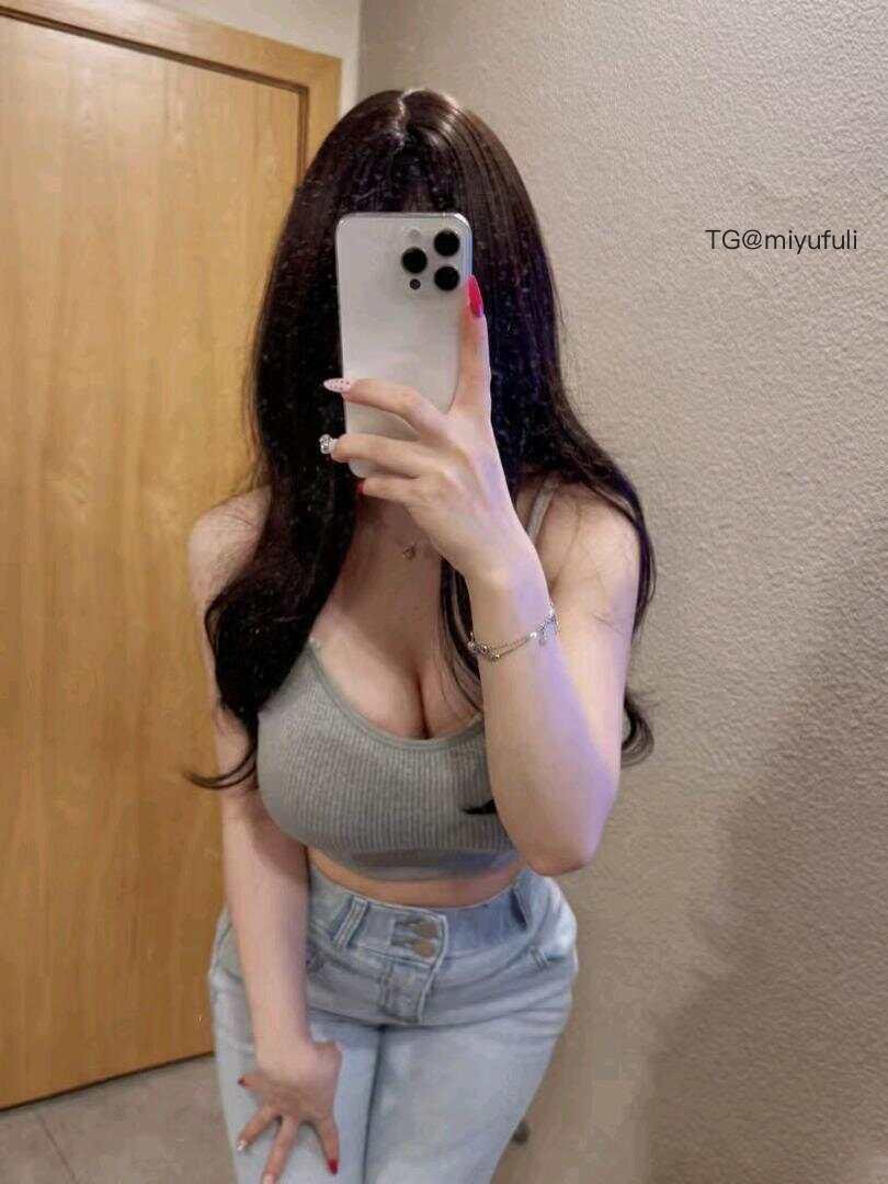 雪顶 2025-08-26 14:40:55 外面风大有什么被窝里说吧！🙊 第3张