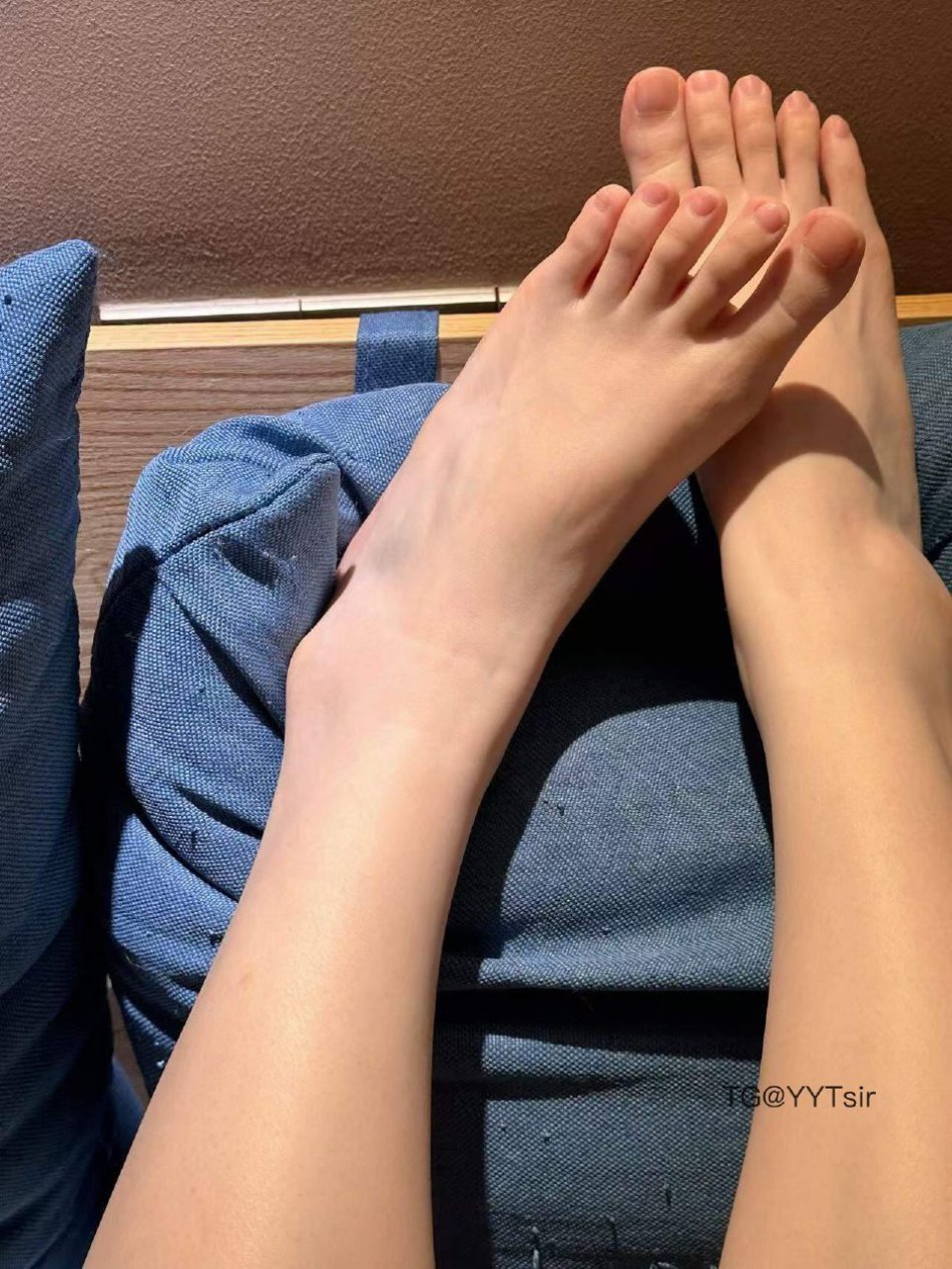 兔头同学tutu 2025-08-26 14:20:48 原装光腿和阿尔卑斯来咯 第6张