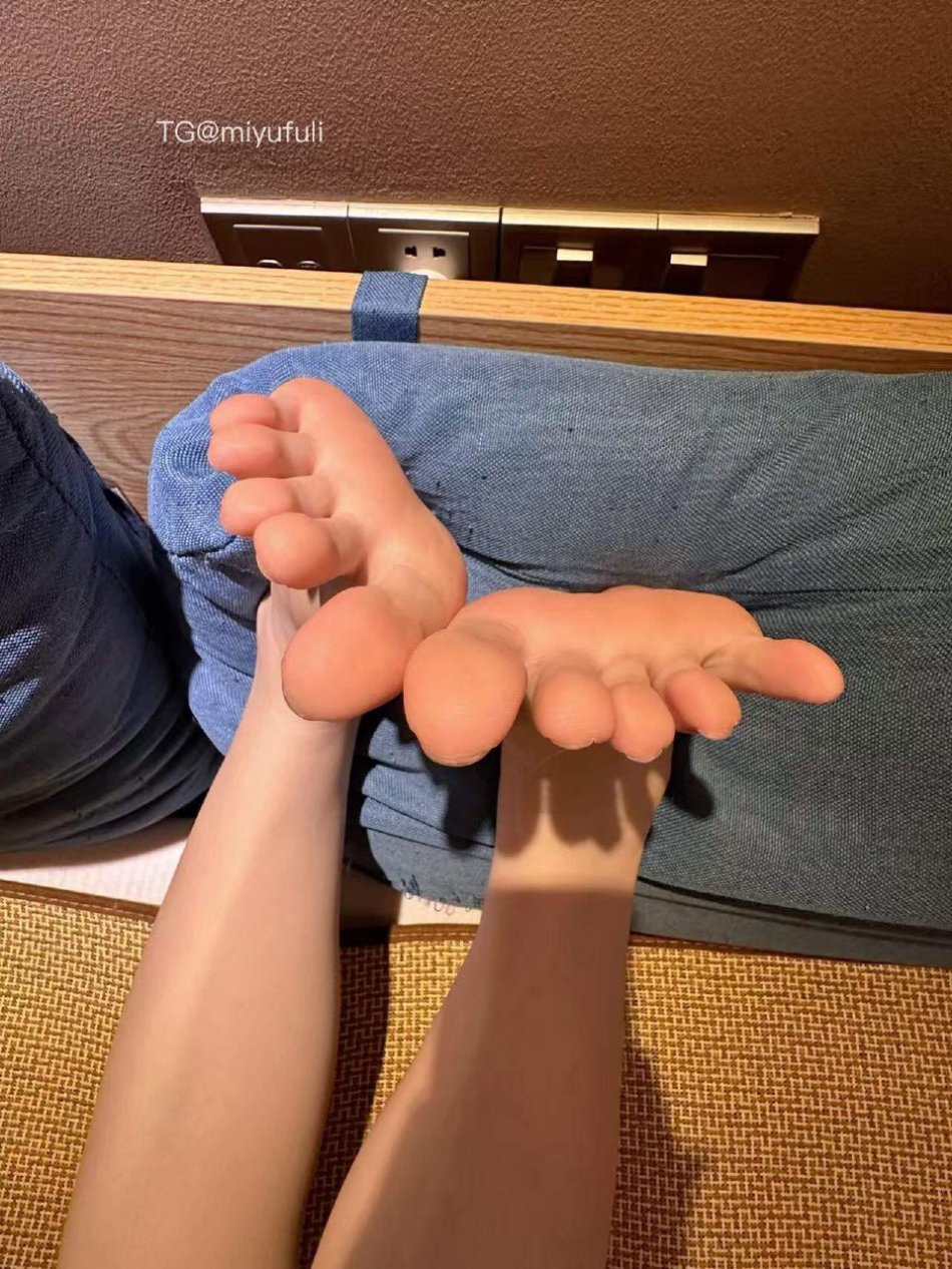 兔头同学tutu 2025-08-26 14:20:48 原装光腿和阿尔卑斯来咯 第3张