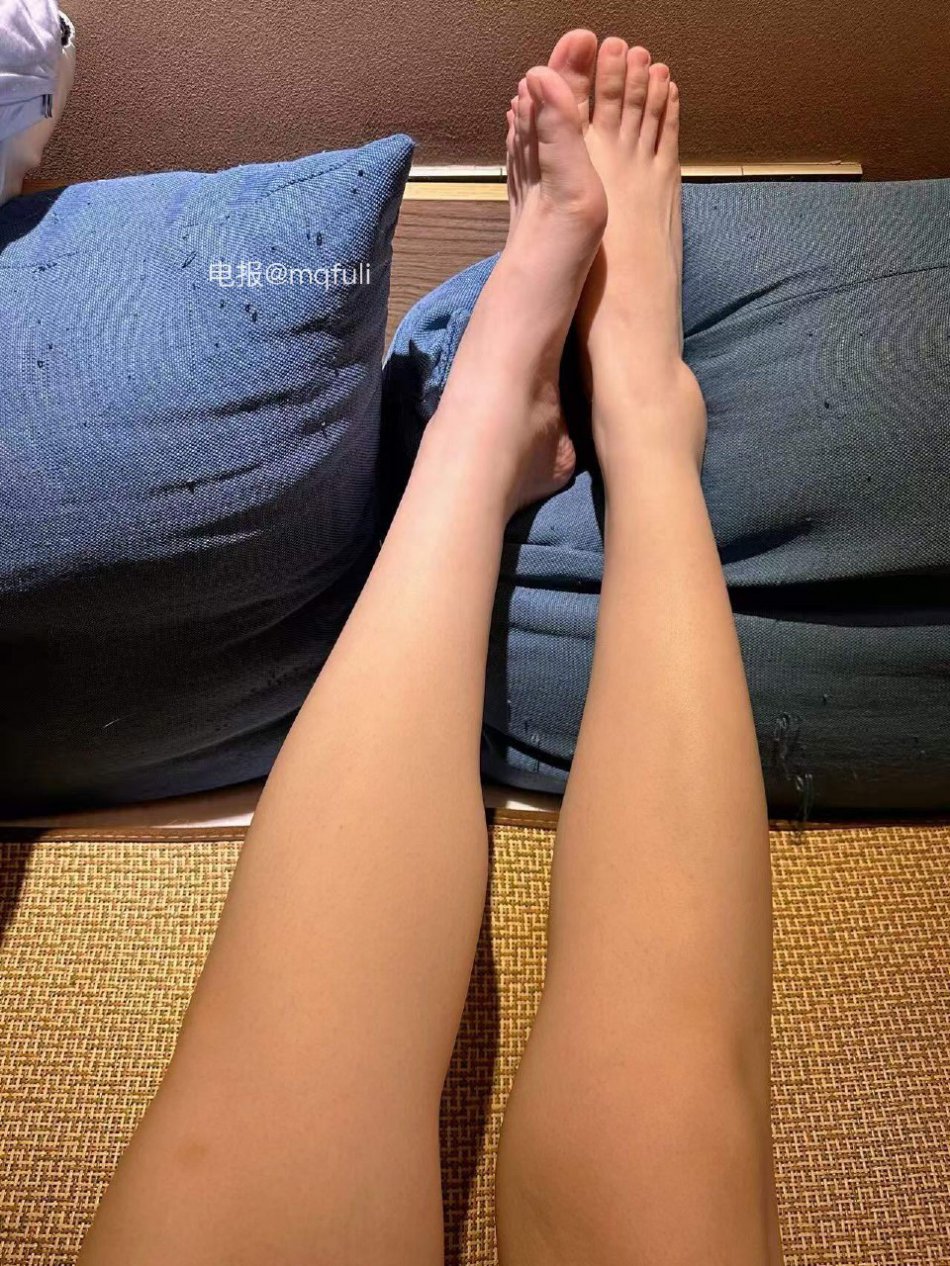 兔头同学tutu 2025-08-26 14:20:48 原装光腿和阿尔卑斯来咯 第8张