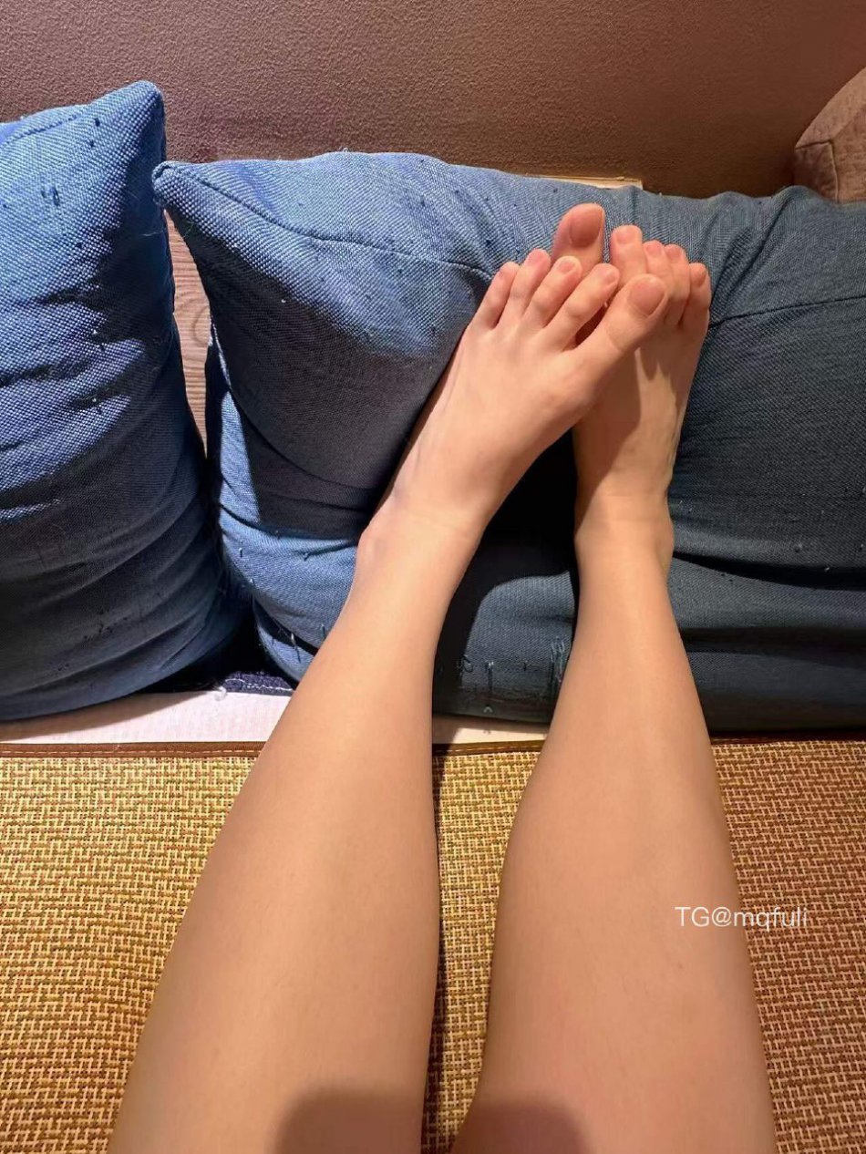 兔头同学tutu 2025-08-26 14:20:48 原装光腿和阿尔卑斯来咯 第2张