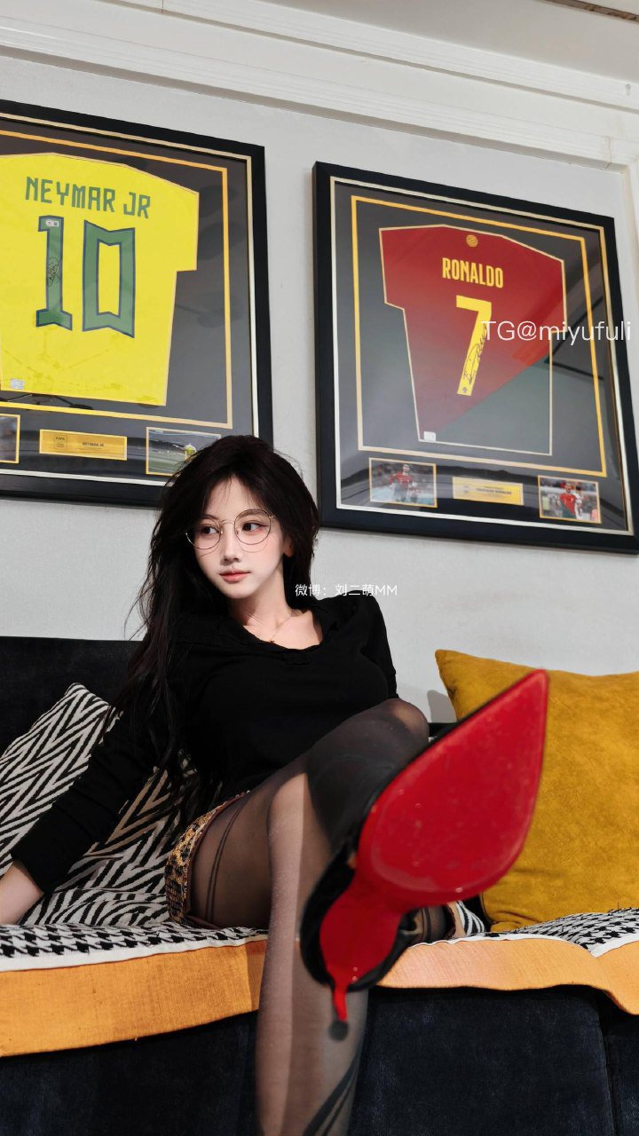 刘二萌 2025-08-26 19:43:19 好想你 见面我要把你摸起球🧶