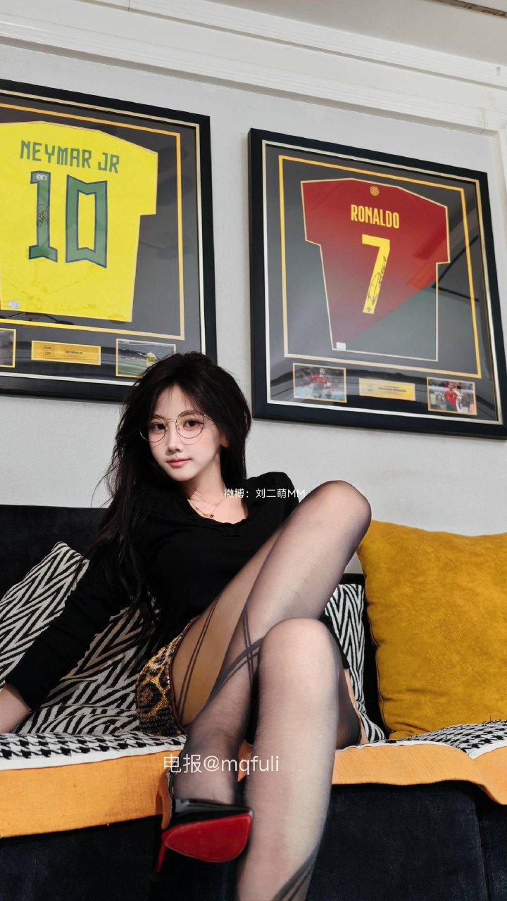 刘二萌 2025-08-26 19:43:19 好想你 见面我要把你摸起球🧶