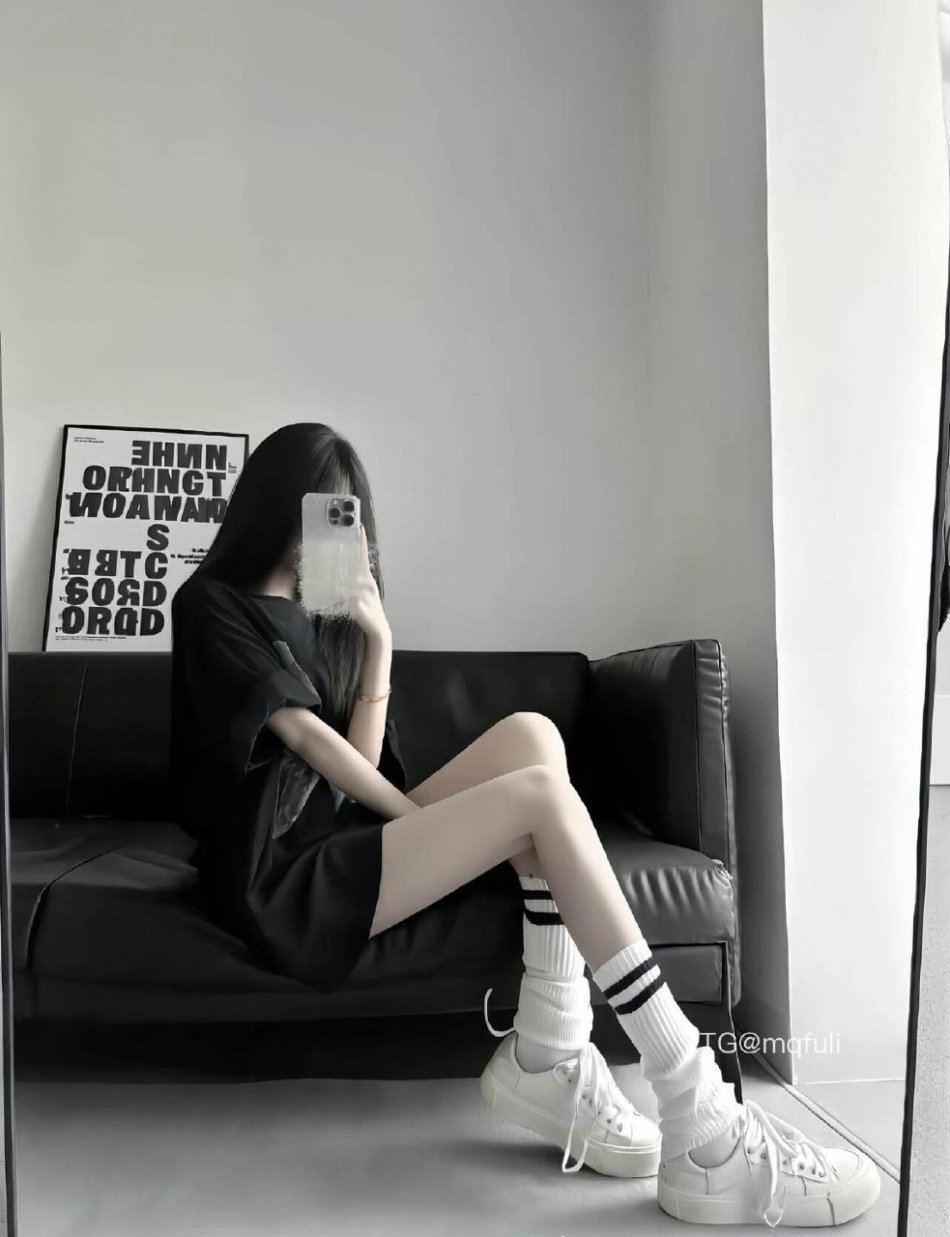 小酱粒 2025-08-28 01:30:26 都是穿上白色的裙子都像小公主，我像吗 第2张