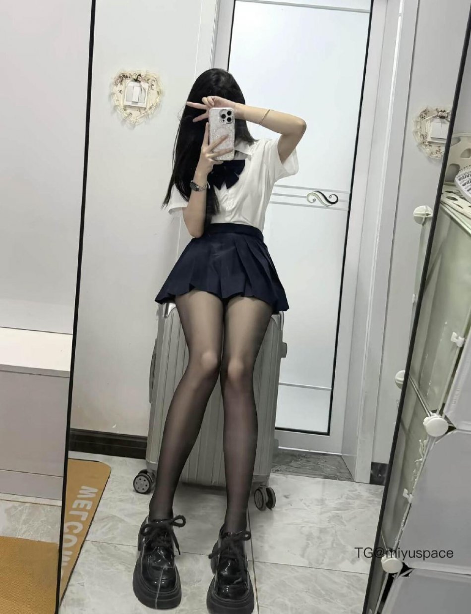 小酱粒 2025-08-28 01:30:26 都是穿上白色的裙子都像小公主，我像吗 第1张