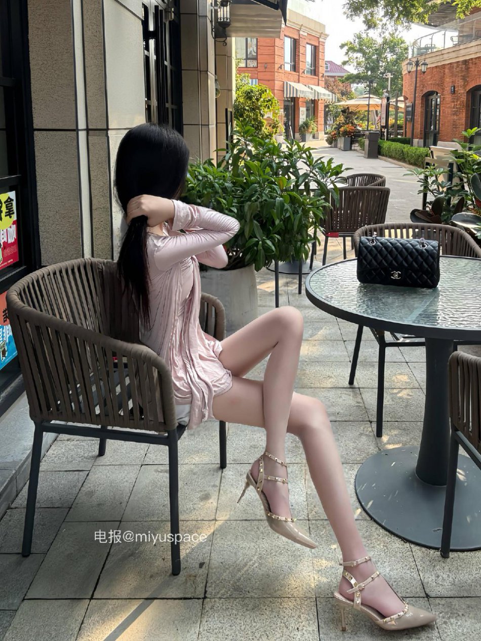 小鹿呀 2025-08-13 23:39:36 我感觉肉丝比黑丝更性感呢 第6张