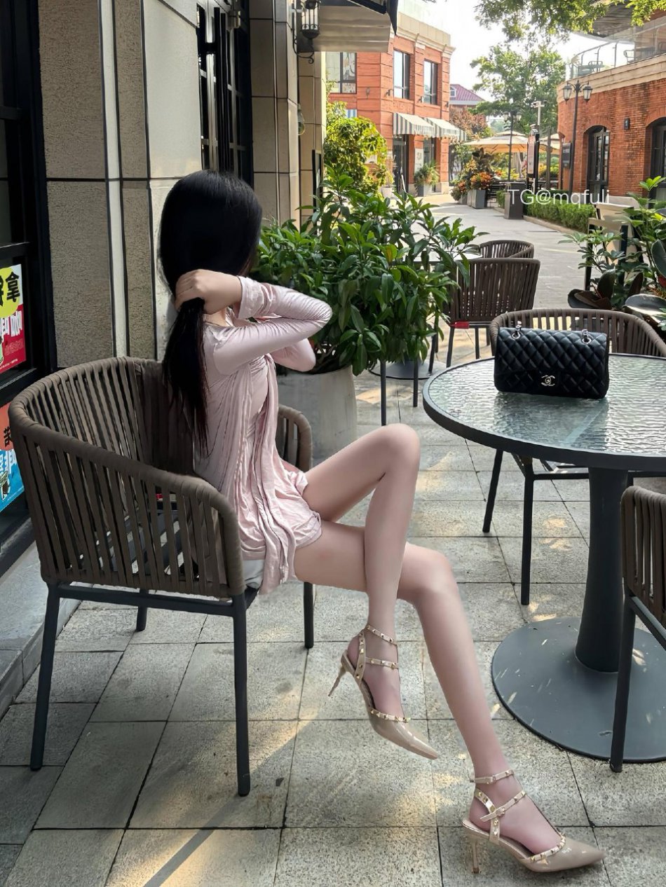 小鹿呀 2025-08-13 23:39:36 我感觉肉丝比黑丝更性感呢 第7张