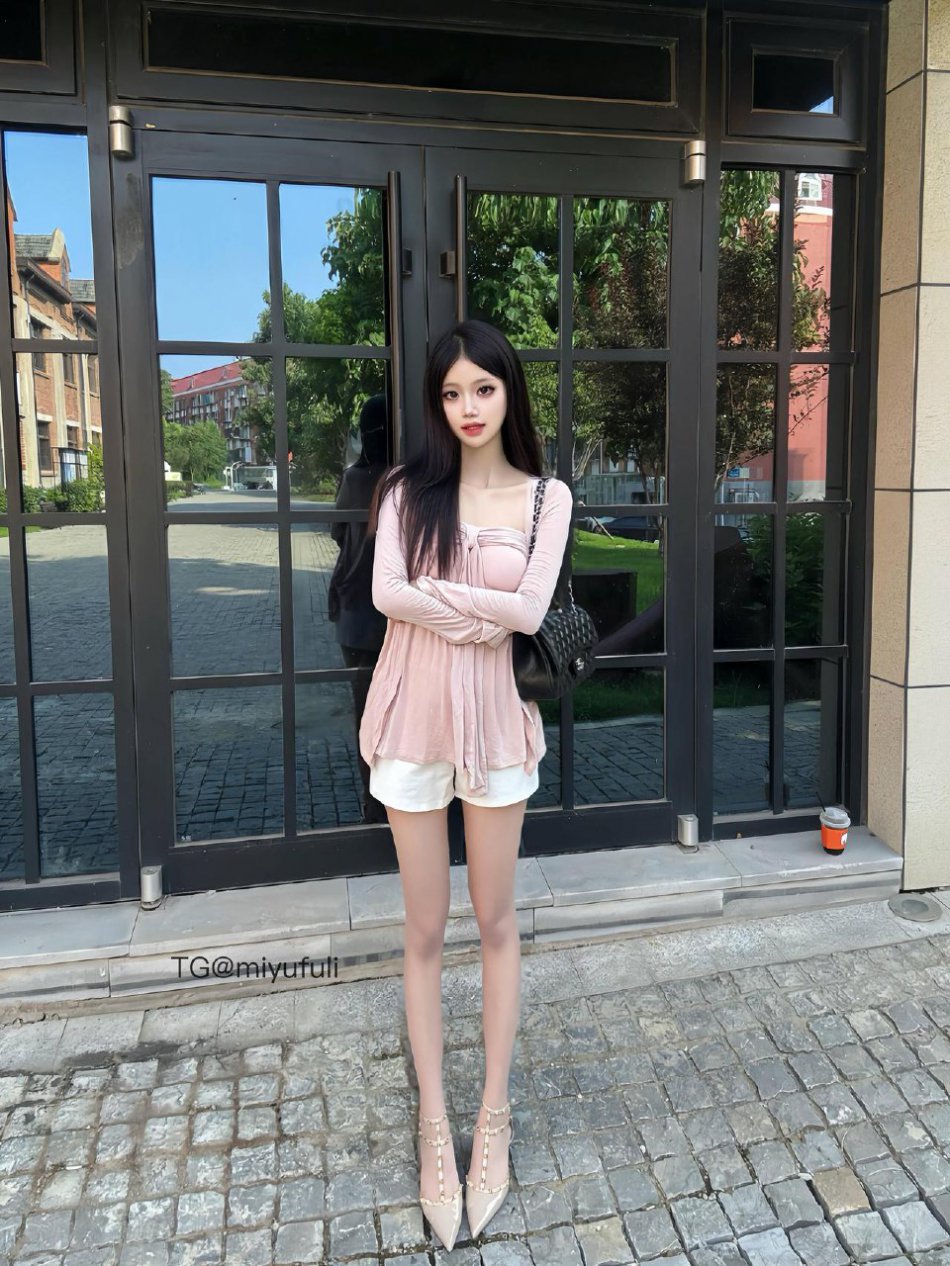 小鹿呀 2025-08-13 23:39:36 我感觉肉丝比黑丝更性感呢 第4张