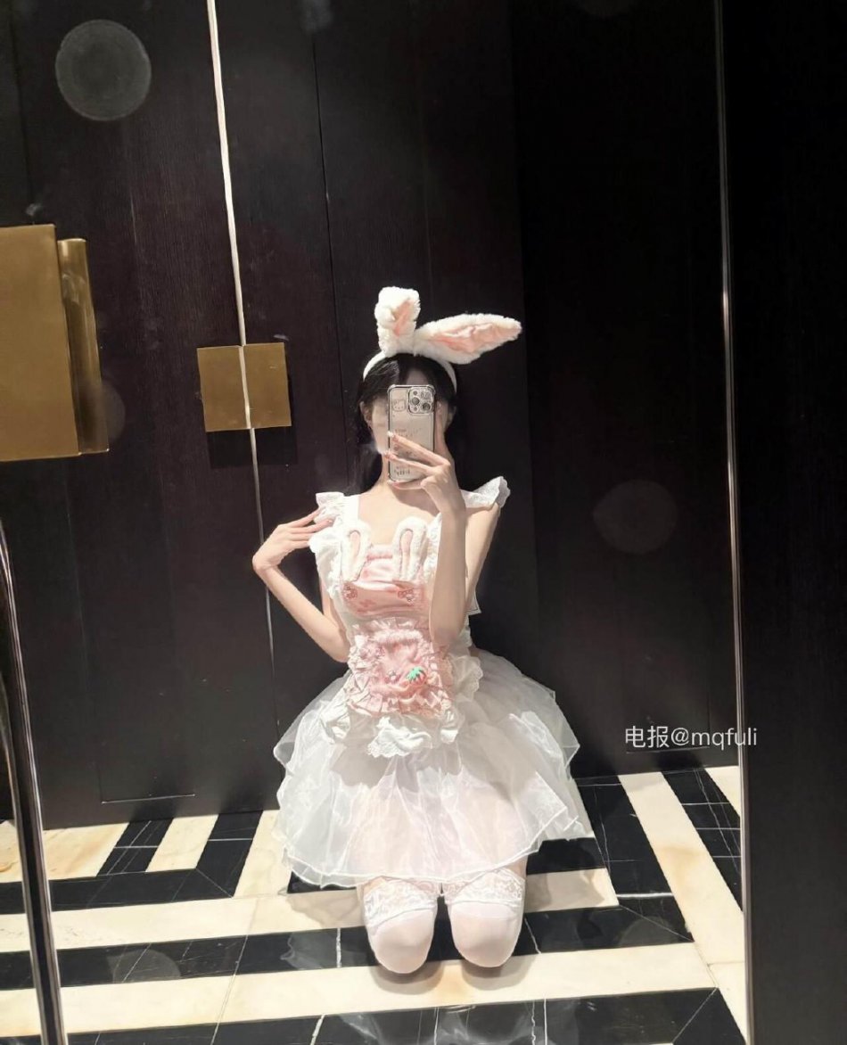 小妞妞💕 2025-08-12 13:50:52 呀～脚底脏了😤 小妞妞 第5张